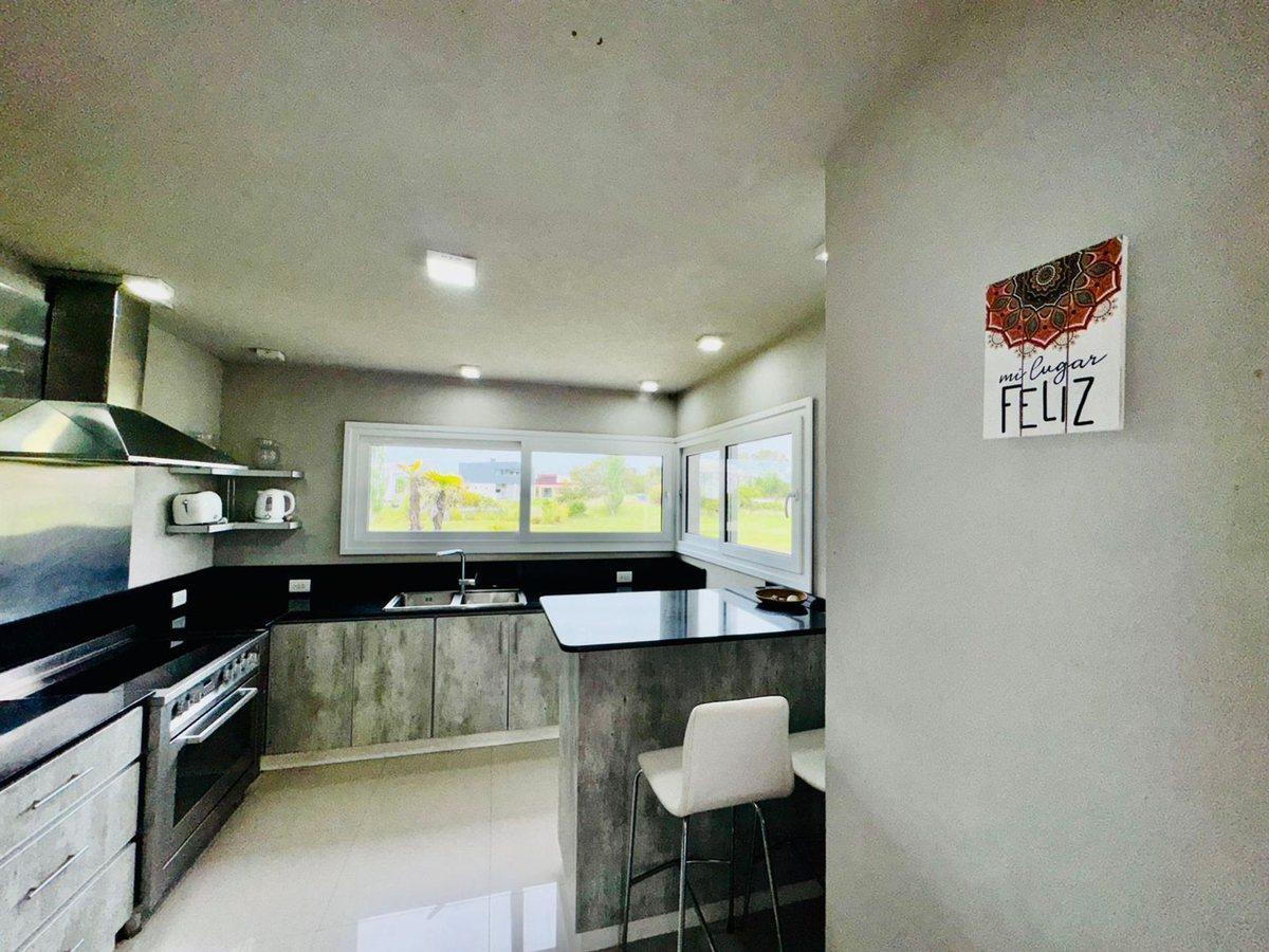Foto de Casa en venta 5 amb pileta Res. l Costa Esmeralda, imagen 4