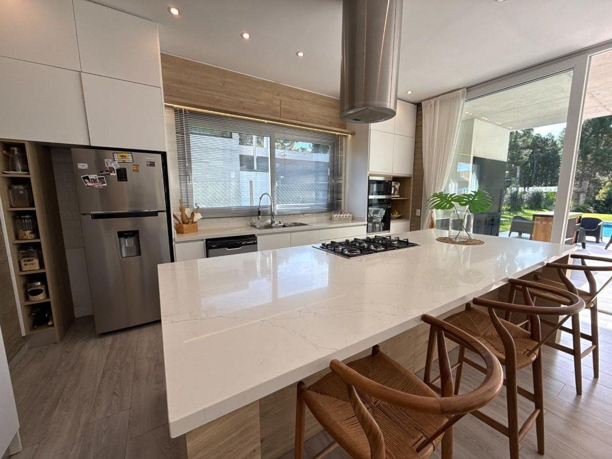 Foto de Casa en Venta en PINAMAR Barrio Álamos 5 ambientes, imagen 3