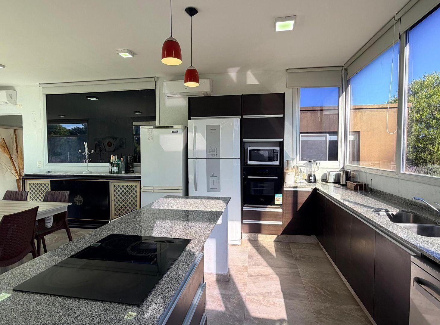 Foto de CASA VENTA COSTA ESMERALDA PILETA CLIMATIZADA RI, imagen 3