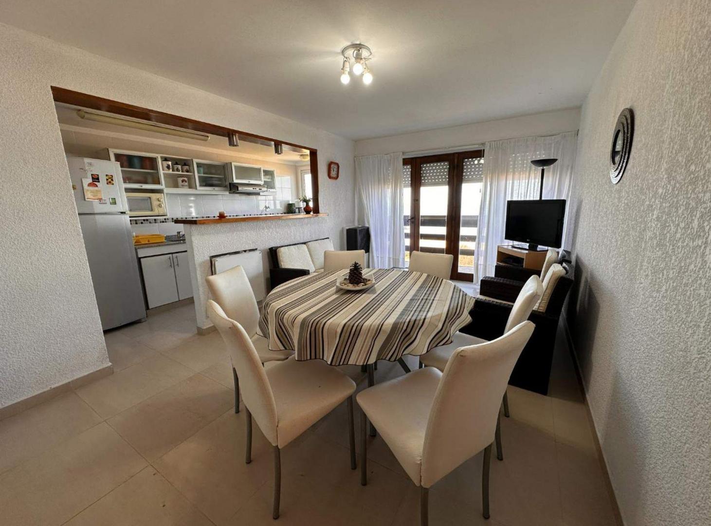 Foto de VENTA DEPARTAMENTO 3 AMBIENTES PINAMAR FRENTE MAR, imagen 2