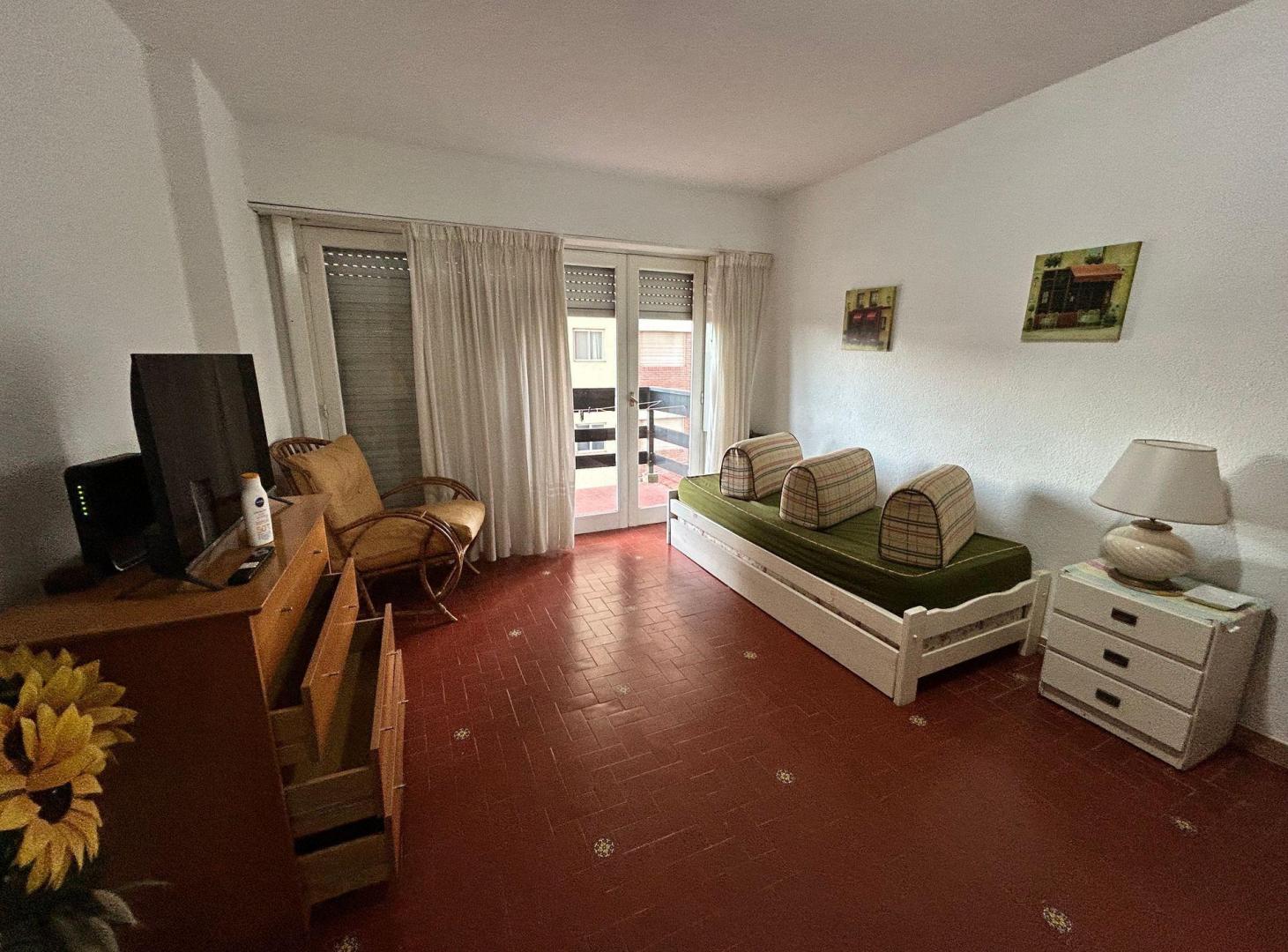 Foto de DEPARTAMENTO VENTA PINAMAR 2 AMB VISTA LATERAL MAR, imagen 2