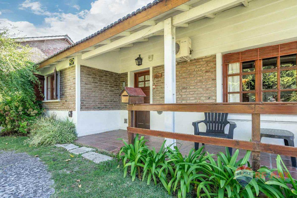 Foto de Venta Casa Pinamar 3 dormitorios y dep a 70 mt Mar, imagen 2