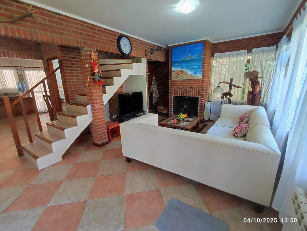 Foto de Venta Casa Carilo 4 dormitorios piscina y quincho, imagen 1