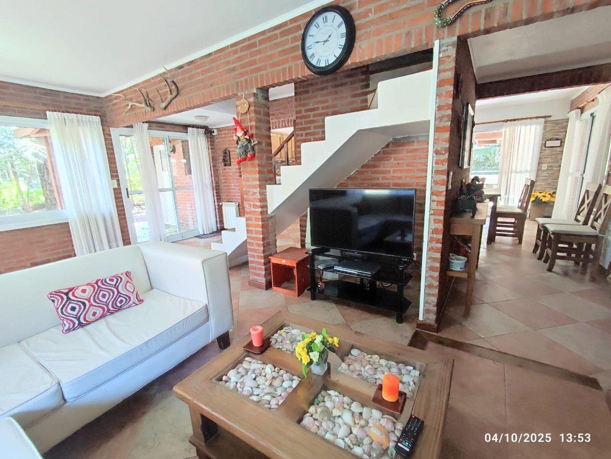 Foto de Venta Casa Carilo 4 dormitorios piscina y quincho, imagen 3