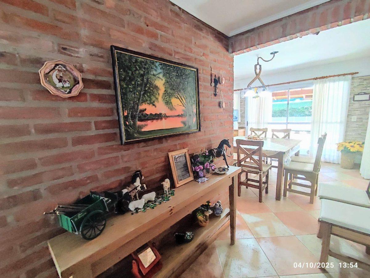 Foto de Venta Casa Carilo 4 dormitorios piscina y quincho, imagen 5