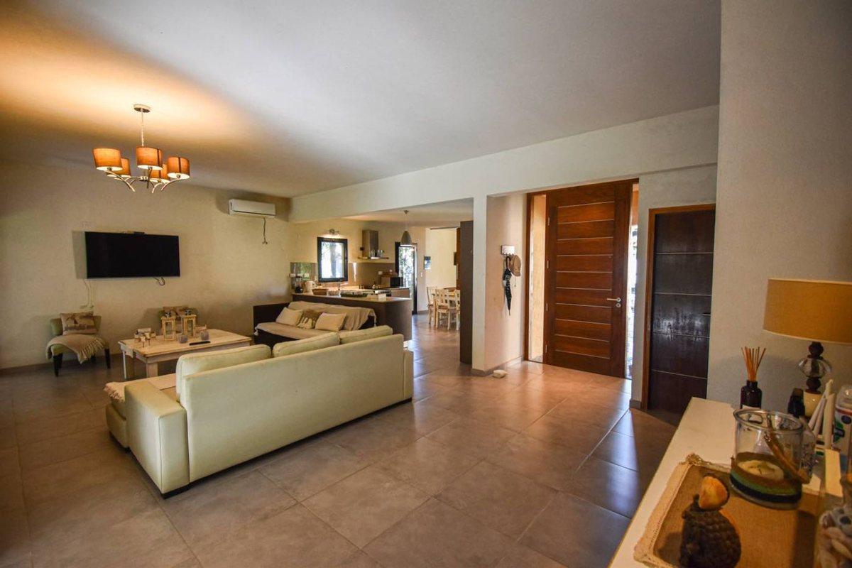 Foto de VENTA DE CASA EN COSTA ESMERALDA, imagen 2