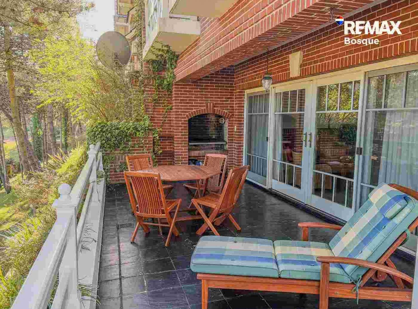 Foto de CASA DUPLEX VENTA PINAMAR CON VISTAS AL GOLF, imagen 5