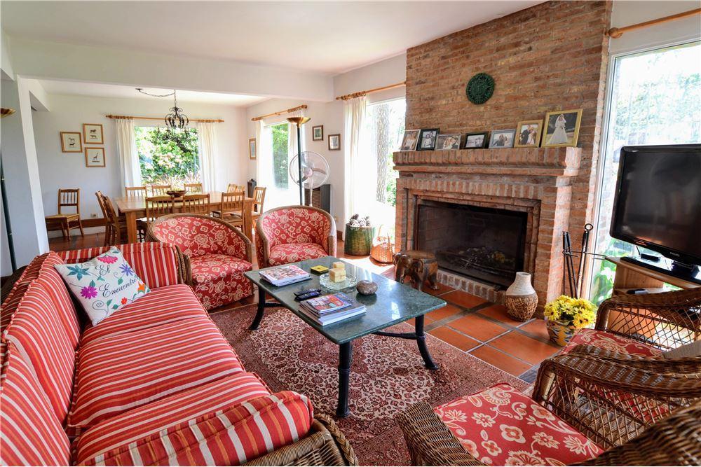 Foto de Venta Importante Casa en Carilo, imagen 1