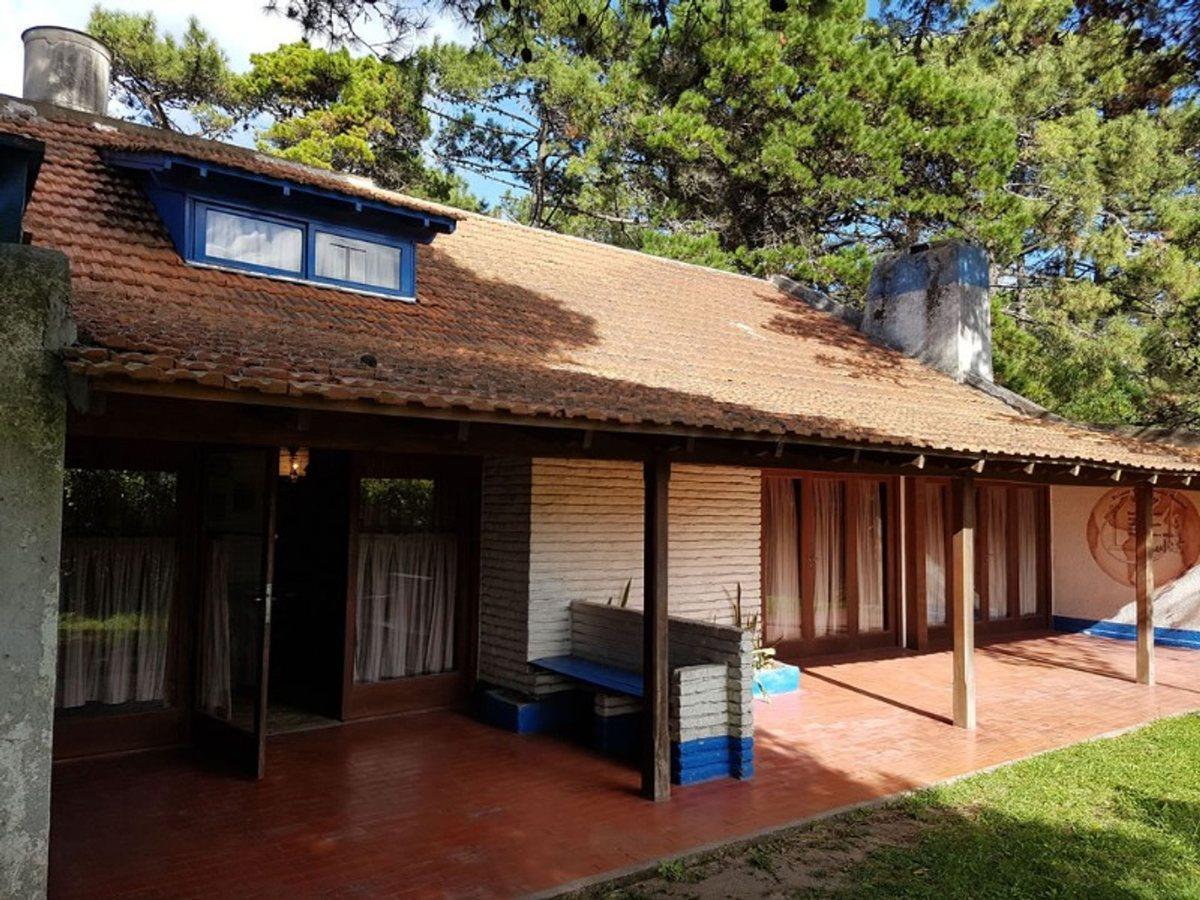 Foto de VENTA CASA EN GRAN LOTE COMERCIAL VILLA GESELL, imagen 4