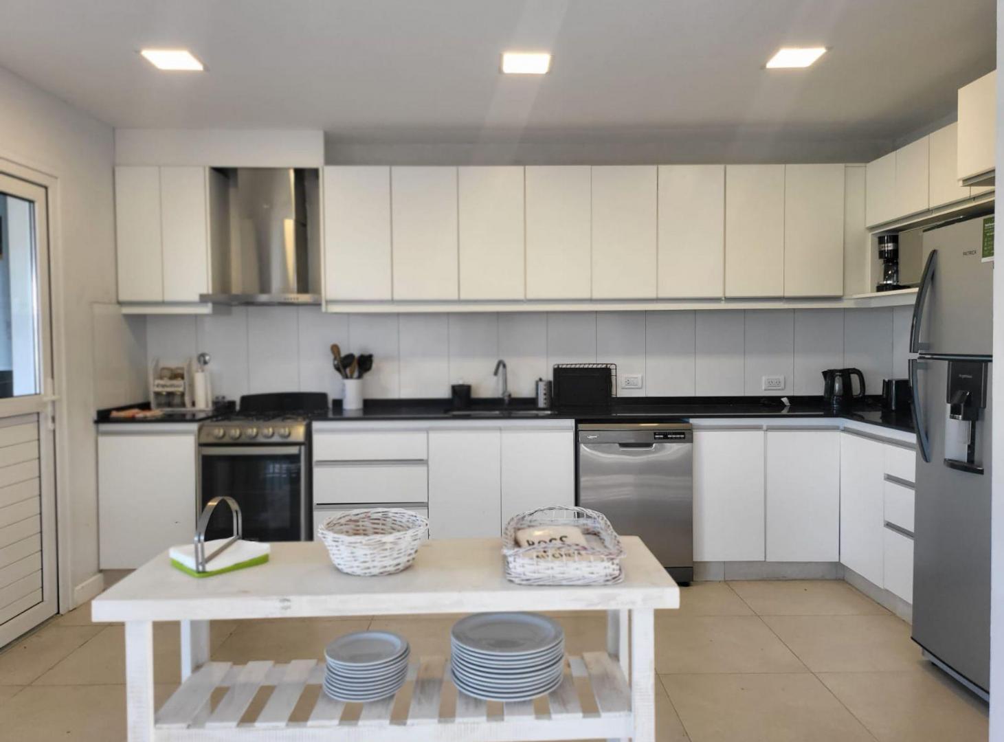 Foto de Casa Venta Costa Esmeralda con pileta toma permuta, imagen 1