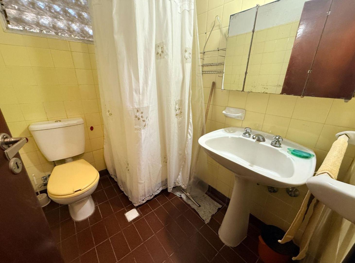Foto de Venta Casa Pinamar Chalet clásico - 4 dorm 2 baños, imagen 4