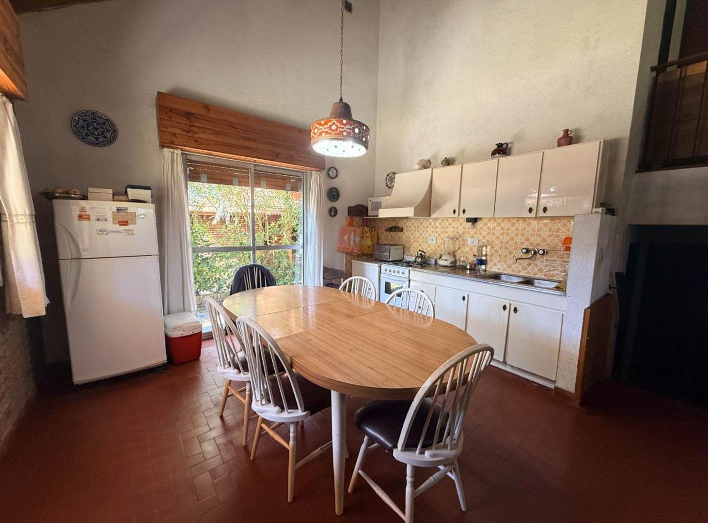 Foto de Venta Casa Pinamar Chalet clásico - 4 dorm 2 baños, imagen 5