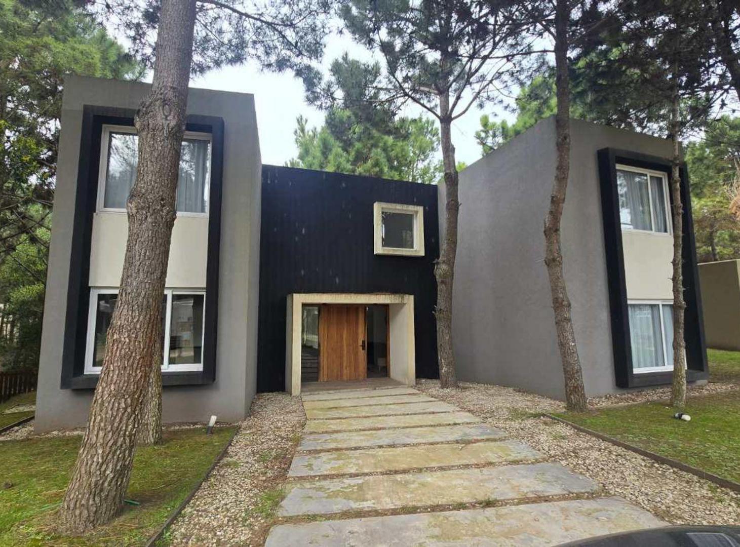 Foto de CASA EN VENTA BARRIO RESIDENCIAL I COSTA ESMERALDA, imagen 1