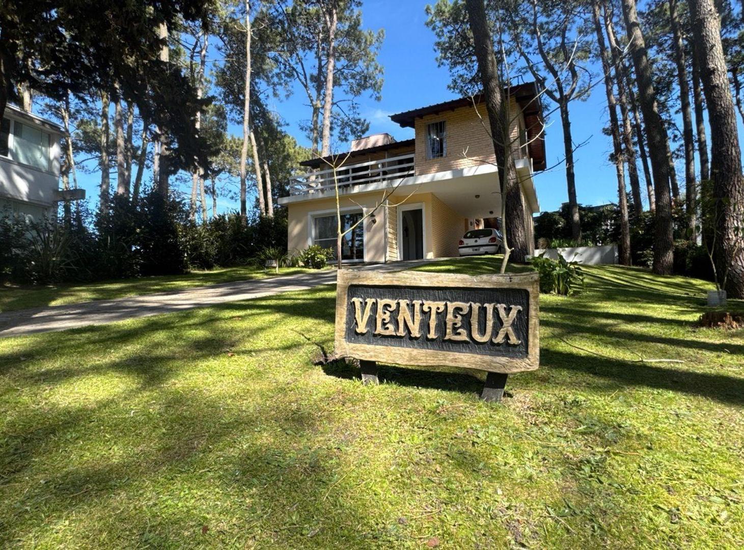 Foto de Casa en Venta en Pinamar Zona Golf nuevo, imagen 1