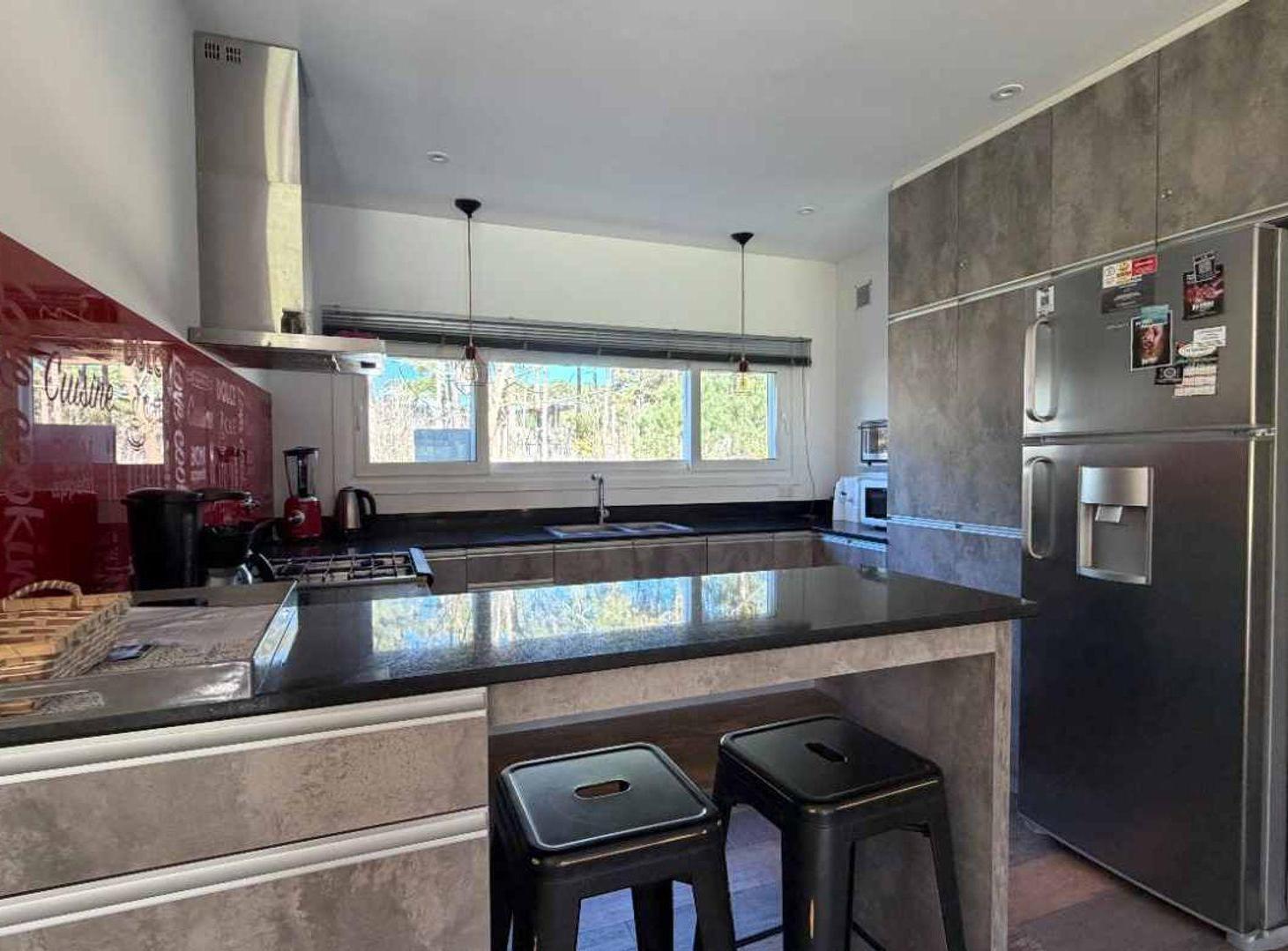Foto de Venta Casa 5 ambientes con piscina Alamos Pinamar, imagen 2
