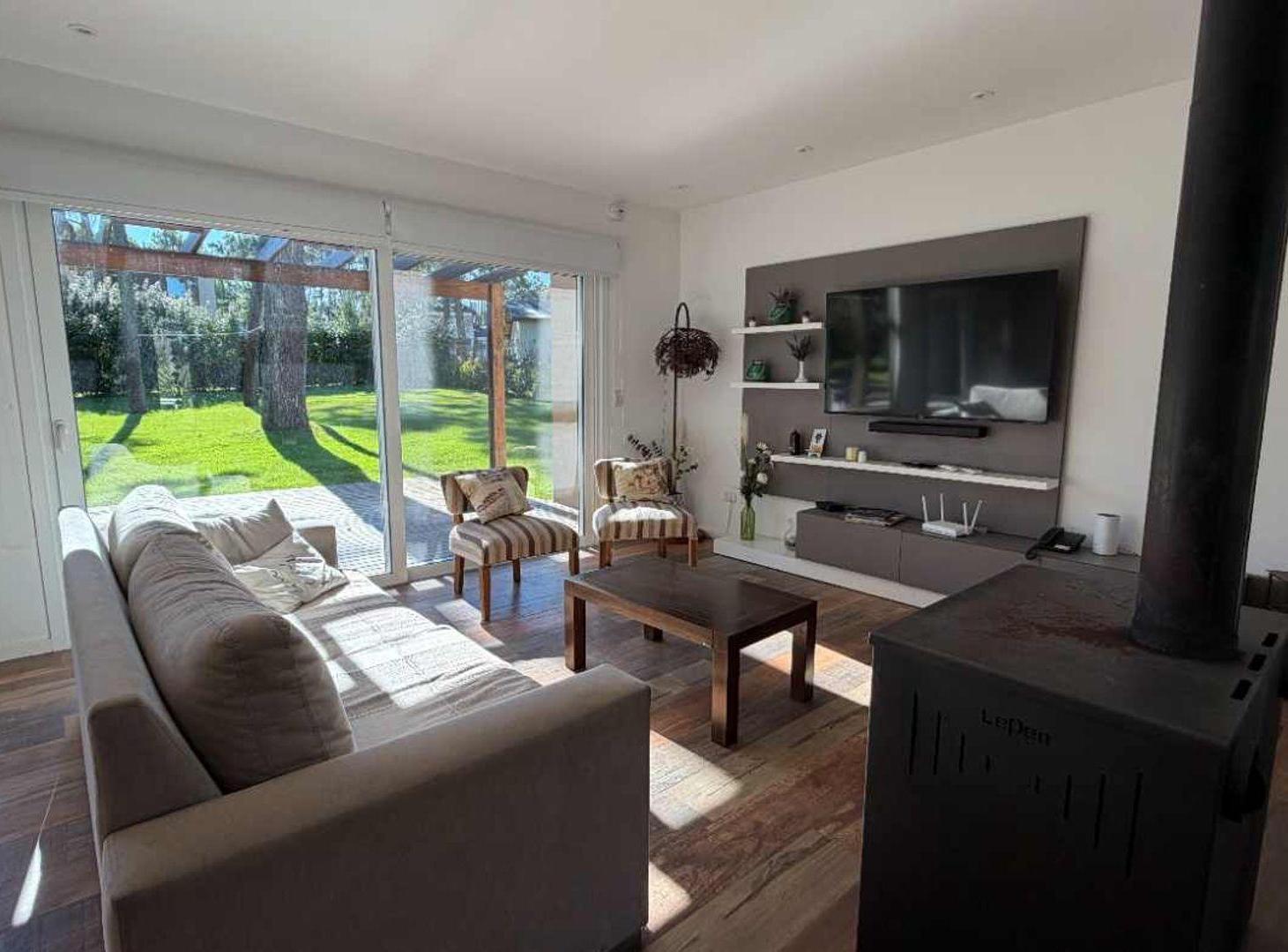 Foto de Venta Casa 5 ambientes con piscina Alamos Pinamar, imagen 1