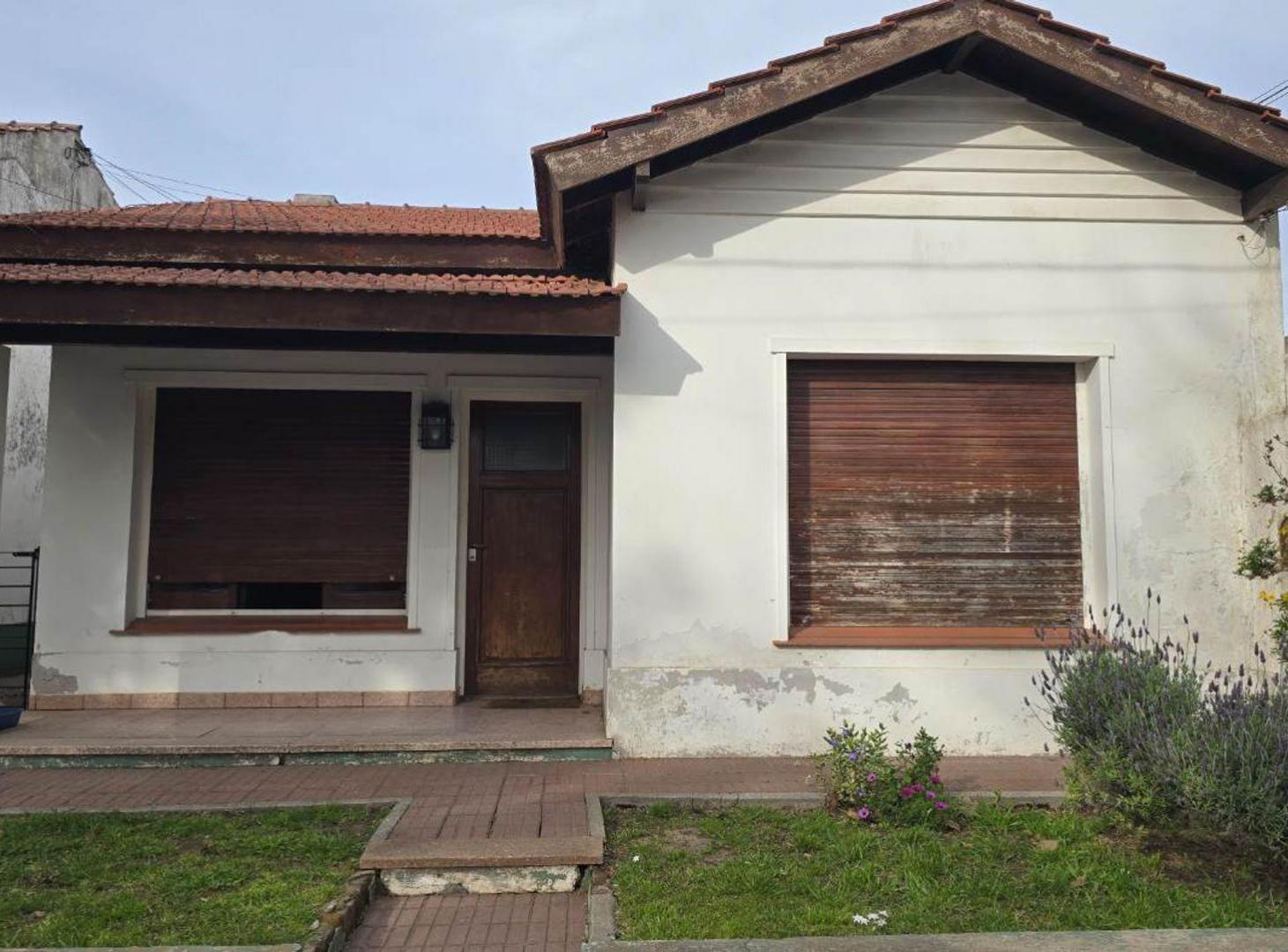 Foto de CASA EN VENTA MADARIAGA LOTE MULTIFAMILIAR, imagen 1