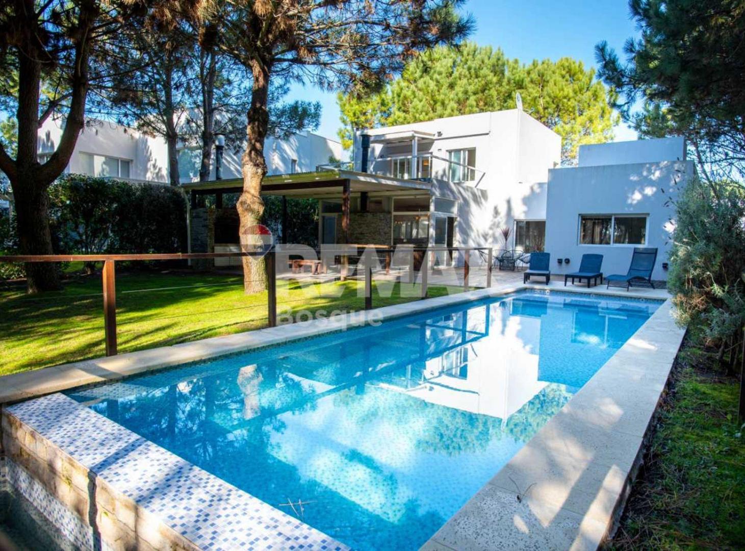 Foto de CASA VENTA COSTA ESMERALDA - FONDO LIBRE AL GOLF, imagen 2