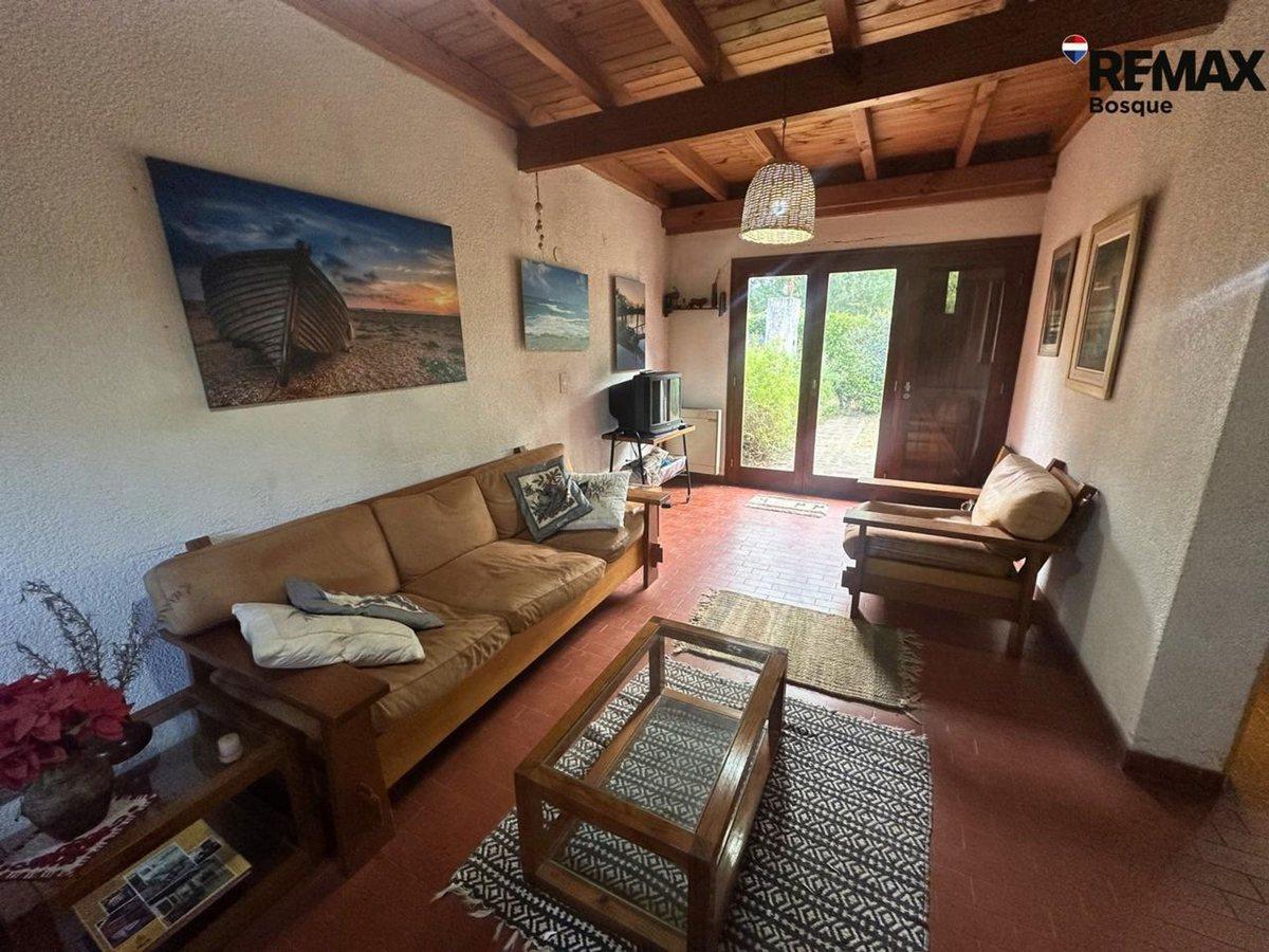 Foto de Casa venta Villa Gesell Barrio Norte 4 amb con gas, imagen 1