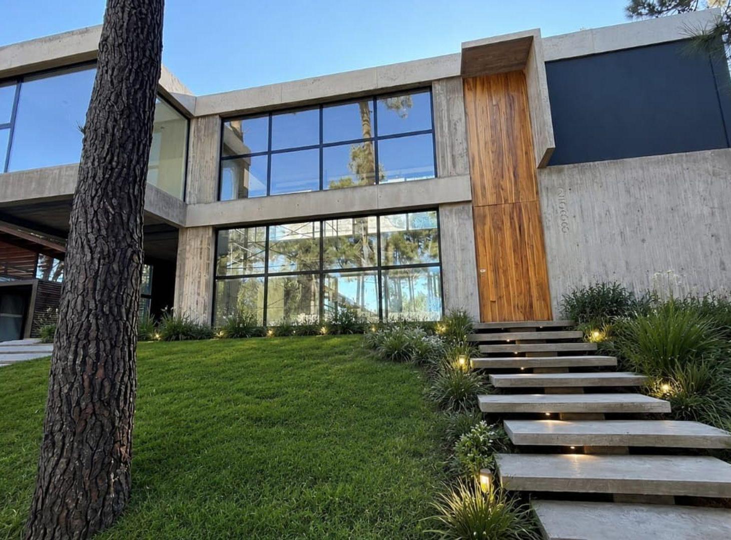 Foto de CASA VENTA PINAMAR A ESTRENAR ALAMOS TOMA PERMUTA, imagen 1