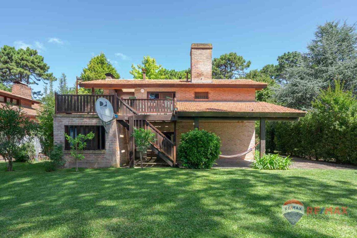 Foto de VENTA CHALET 4 AMB CON AMPLIO JARDIN EN B5 PINAMAR, imagen 2