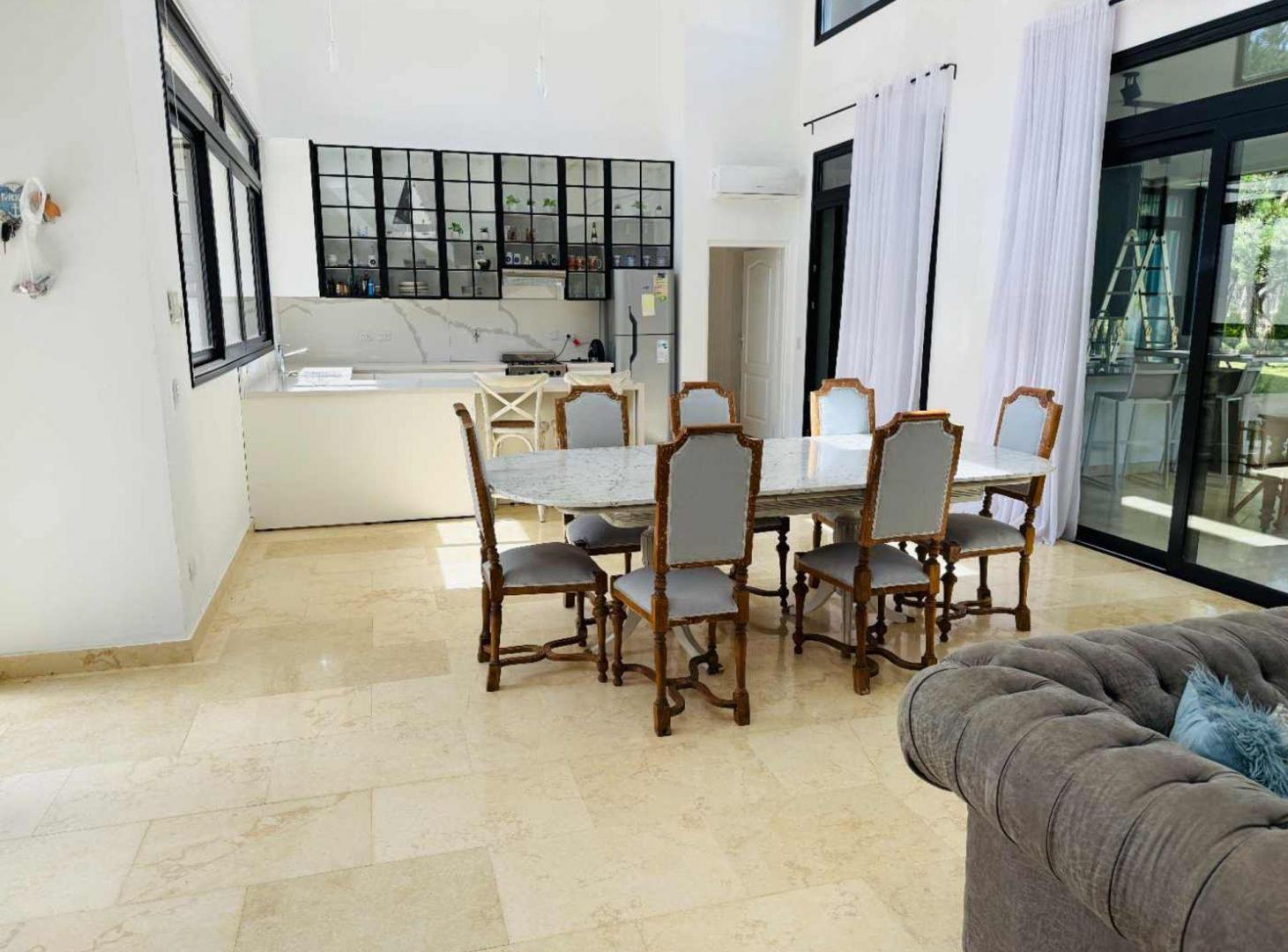 Foto de CASA VENTA VILLA ROBLES 5 AMBIENTES PISCINA GARAGE, imagen 5