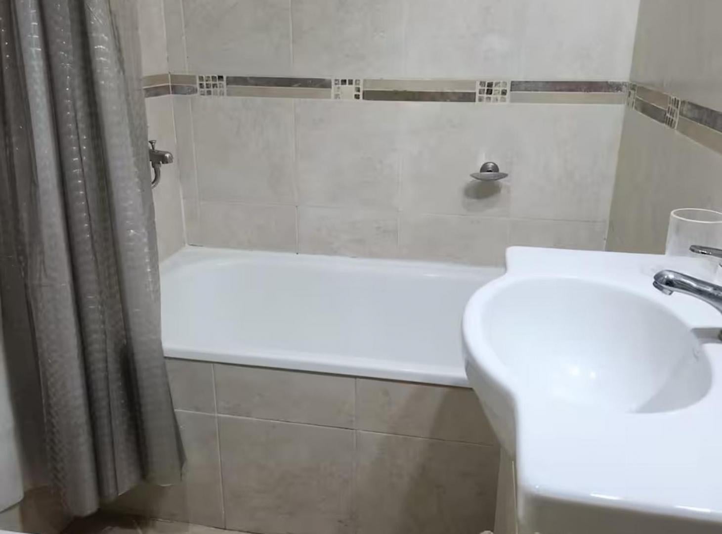 Foto de VENTA DE DEPARTAMENTO EN PINAMAR- A MTS DEL MAR, imagen 5