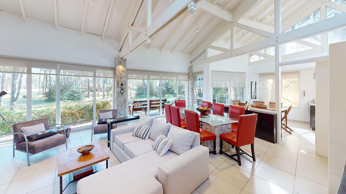 Foto de CASA EN VENTA EN CARILO. 6 AMBIENTES. FONDO GOLF, imagen 5