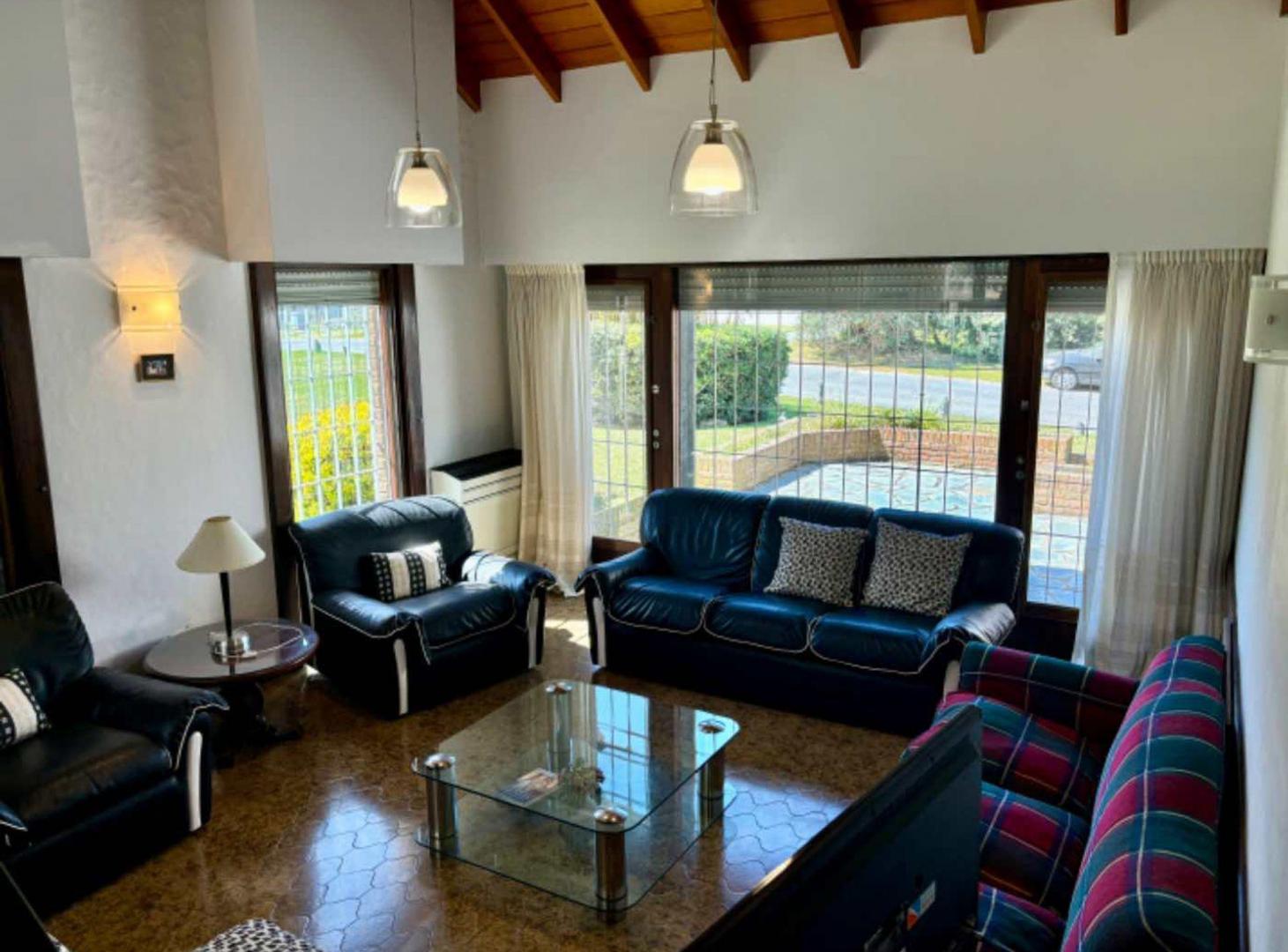 Foto de Venta casa en Pinamar a metros del mar 8 ambientes, imagen 5