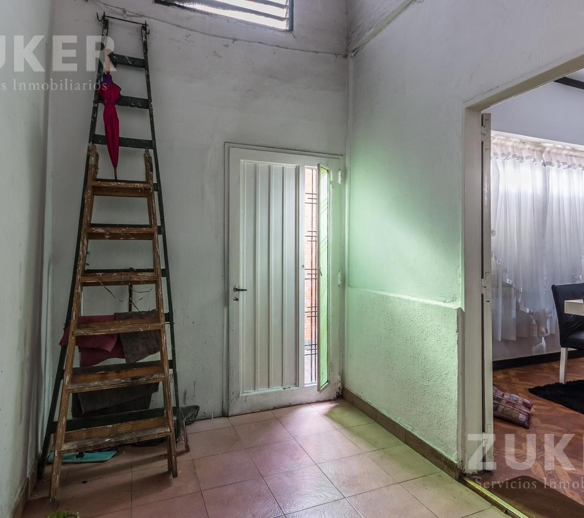 Venta PH en Floresta 6 Ambientes en 2 Plantas con 2 Patios y Sin Expensas y Mas de 200 m 1