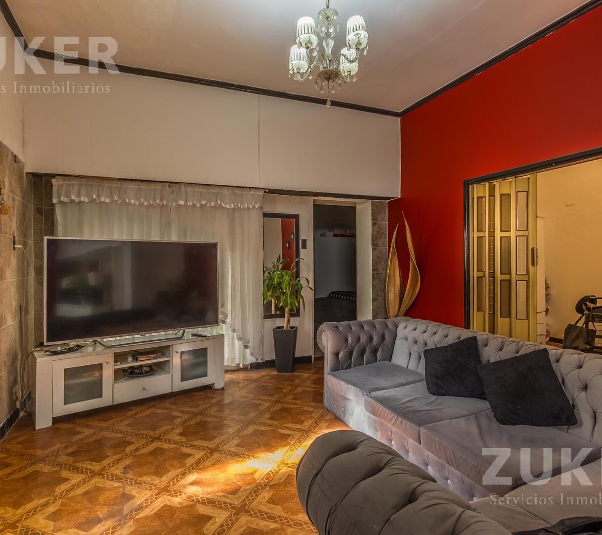 Venta PH en Floresta 6 Ambientes en 2 Plantas con 2 Patios y Sin Expensas y Mas de 200 m 2
