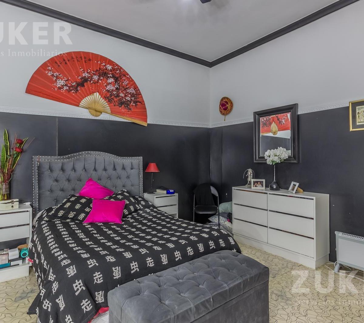 Venta PH en Floresta 6 Ambientes en 2 Plantas con 2 Patios y Sin Expensas y Mas de 200 m 3
