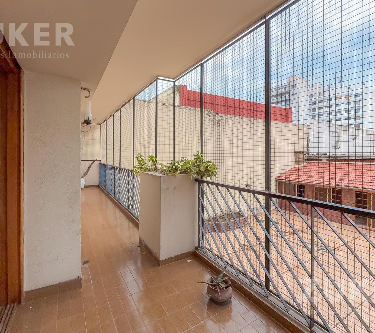 Departamento en Venta de 4 Ambientes + Dependencia en Caballito C/cochera 4