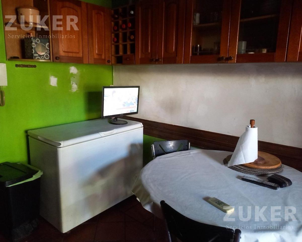 Venta de Casa Amplia y Funcional en Floresta – 3 Plantas con Patio, Parrilla y Cochera! 2