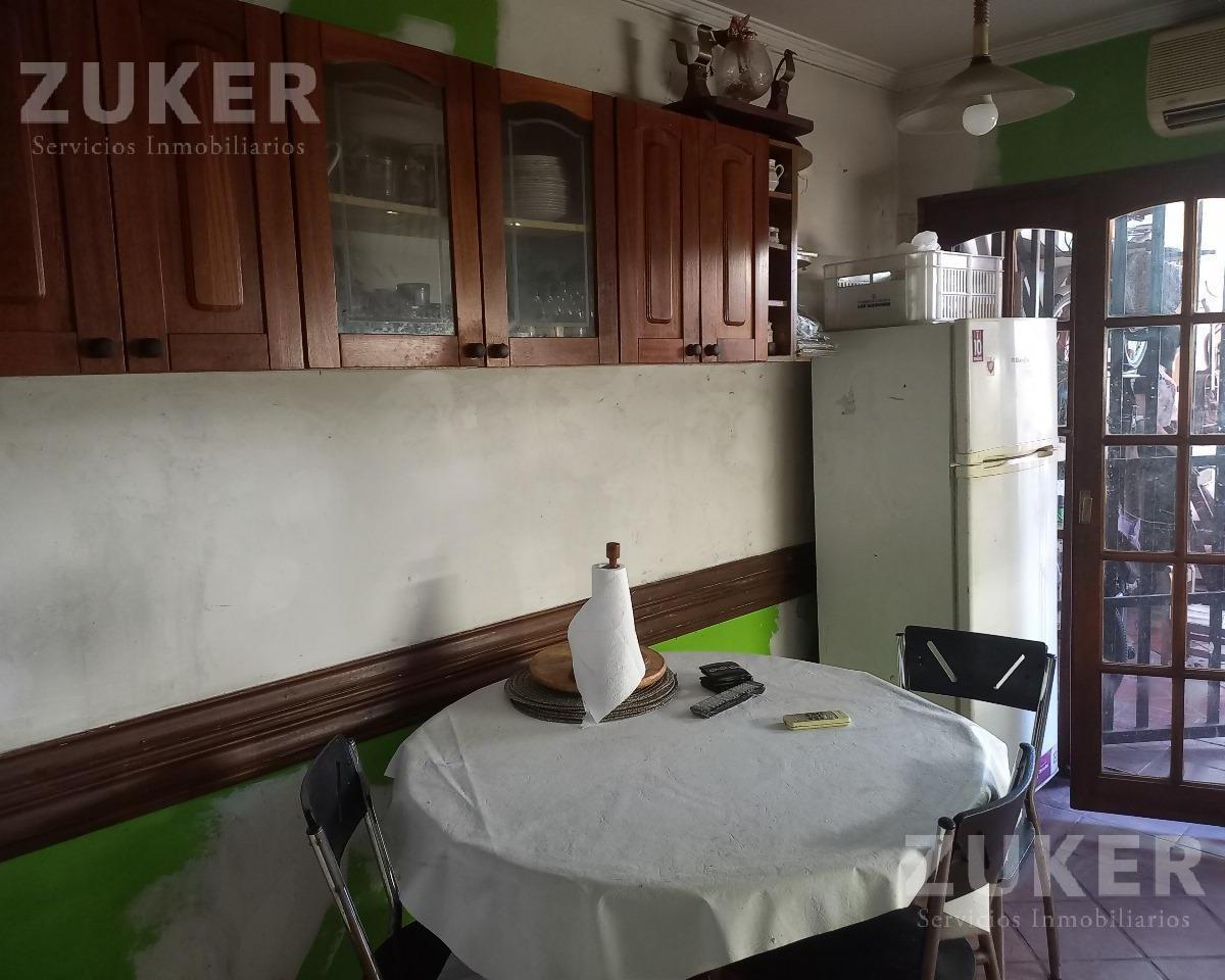 Venta de Casa Amplia y Funcional en Floresta – 3 Plantas con Patio, Parrilla y Cochera! 4