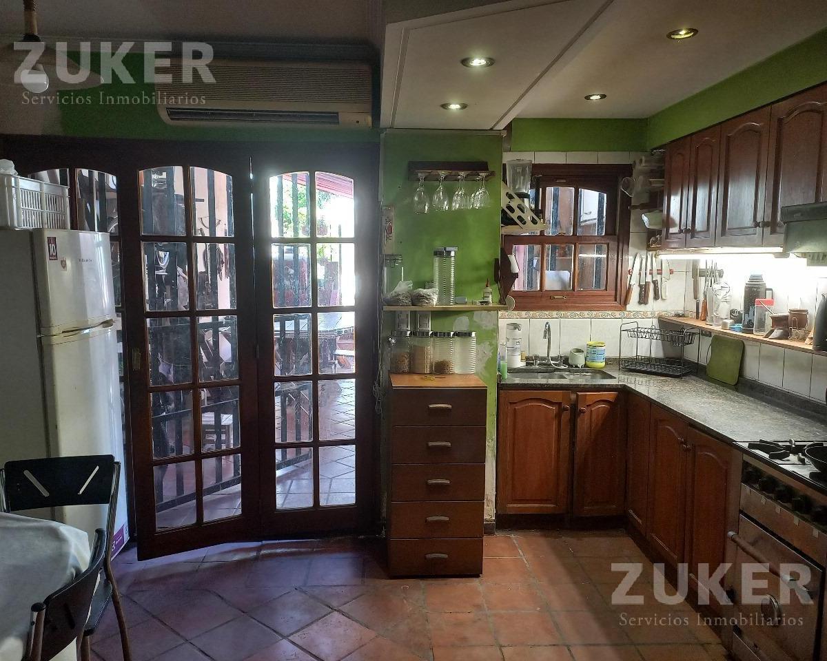 Venta de Casa Amplia y Funcional en Floresta – 3 Plantas con Patio, Parrilla y Cochera! 3