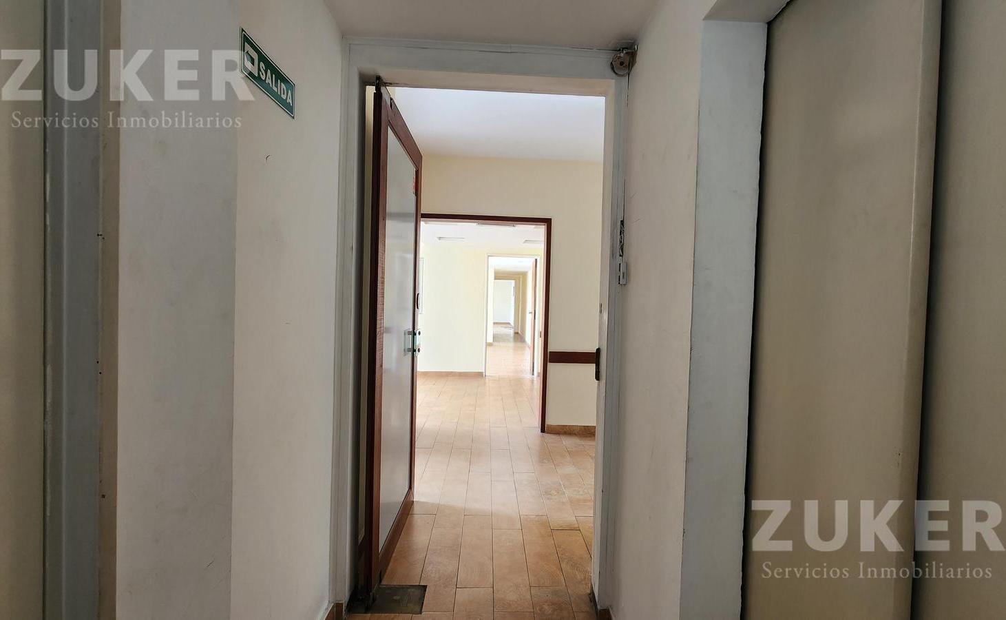 Foto de Oficina 140 m² sobre Av. Corrientes | Luminosa | Hermosa vista | Piso, imagen 1