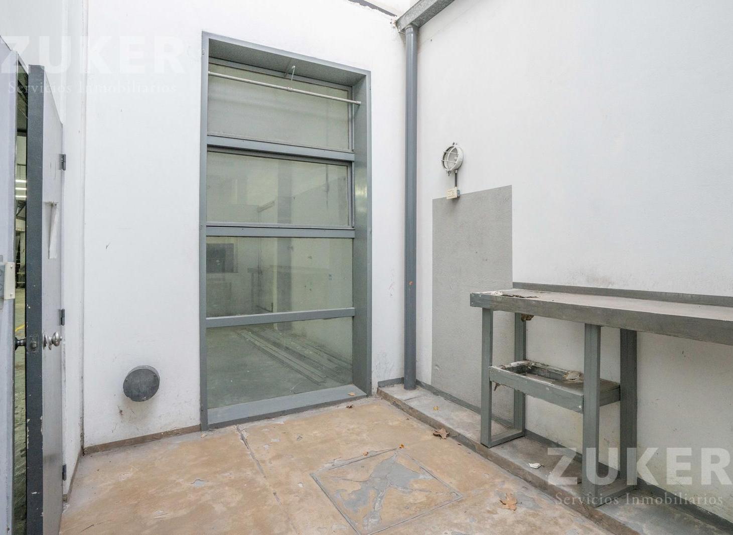Foto de Paternal depósito en venta con oficinas, imagen 2