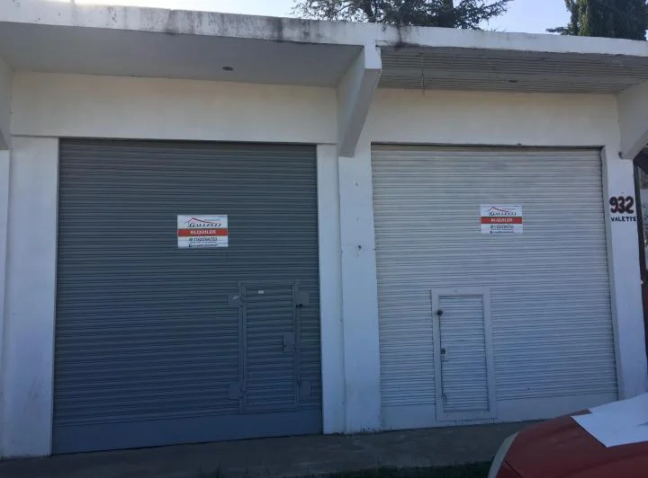 Local en Zona Muy Comercial Luis Guillón 4