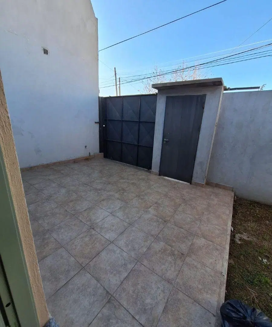CASA MUY LUMINOSA Y AMPLIA 1