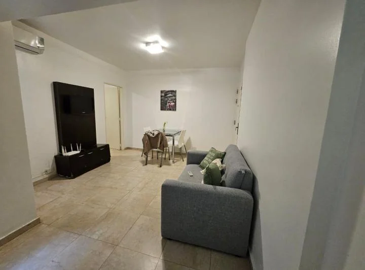 2 ambientes con patio interno. Equipado. Alquiler. Centro. 3