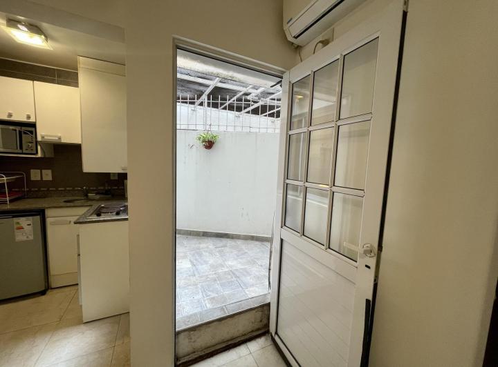 2 ambientes con patio interno. Equipado. Alquiler. Centro. 5