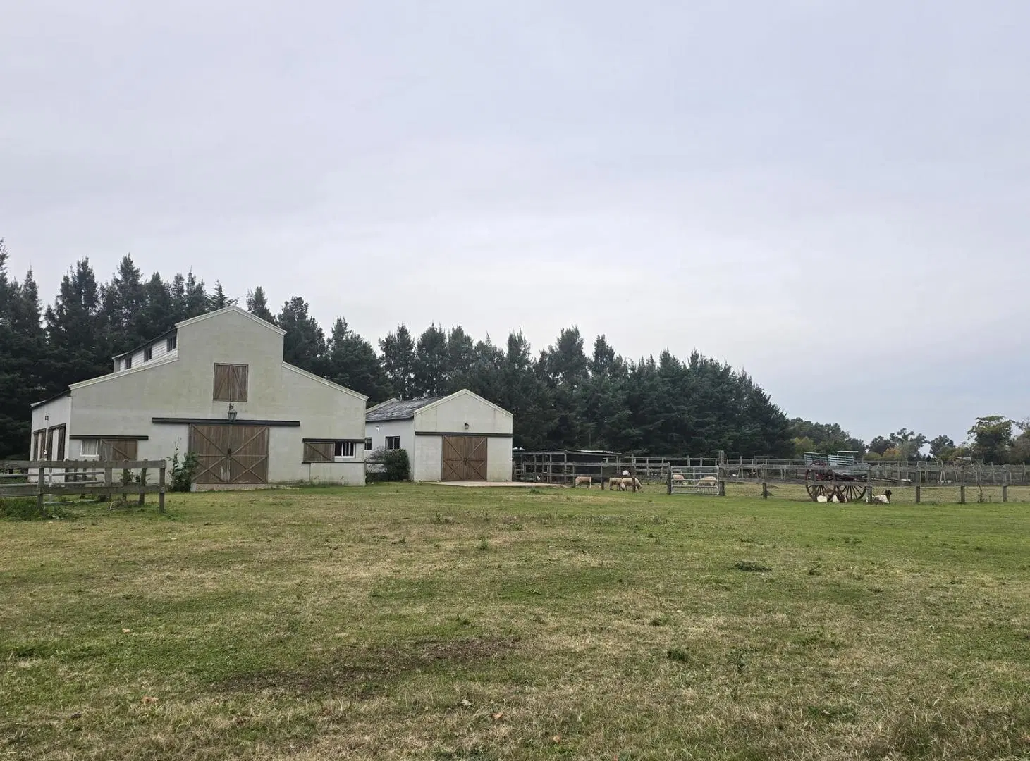 Venta casa en una planta. Terreno 2h sobre laguna! Caballeriza. Chacras del Paraná. Seguridad 24 hs. 5