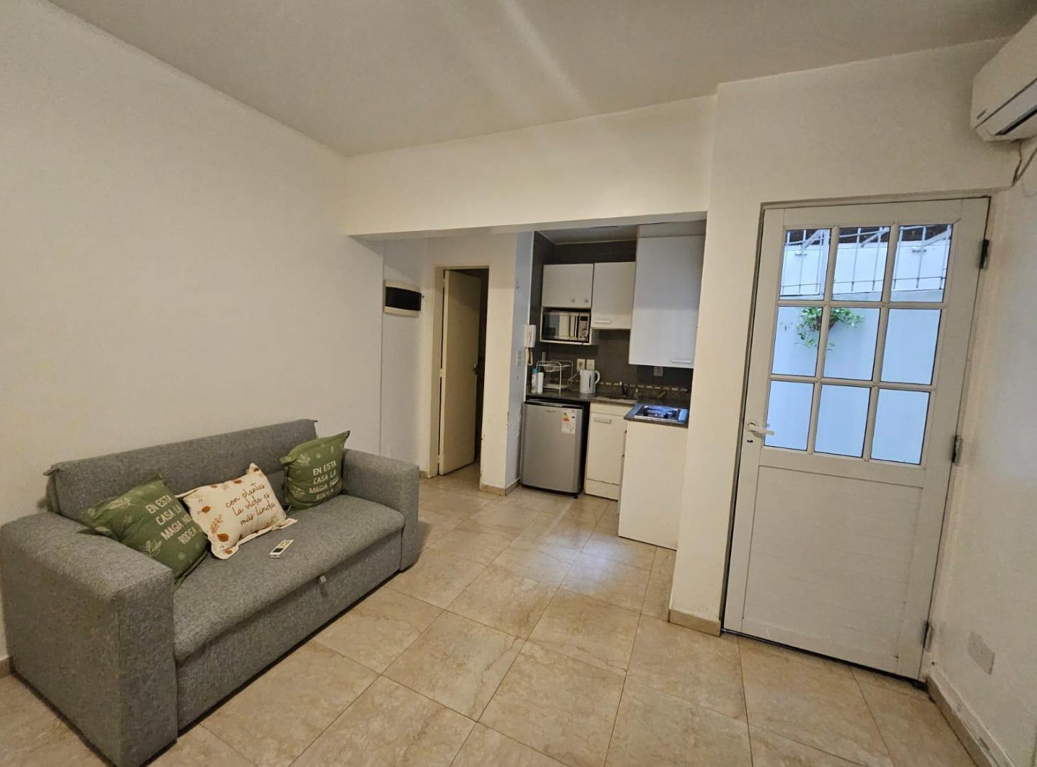 Foto de 2 ambientes con patio interno. Equipado. Alquiler. Centro., imagen 1