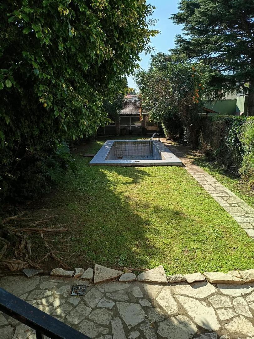 Foto de CASA 4 DOR, mb LOTE, JARDÍN, PILETA Y QUINCHO en La Lucila!!, imagen 2