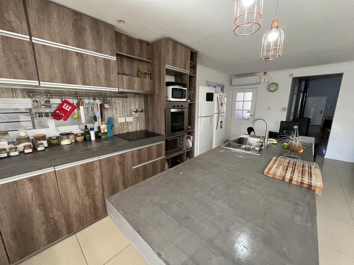 Casa en venta 4 ambientes con parque en Villa Ballester