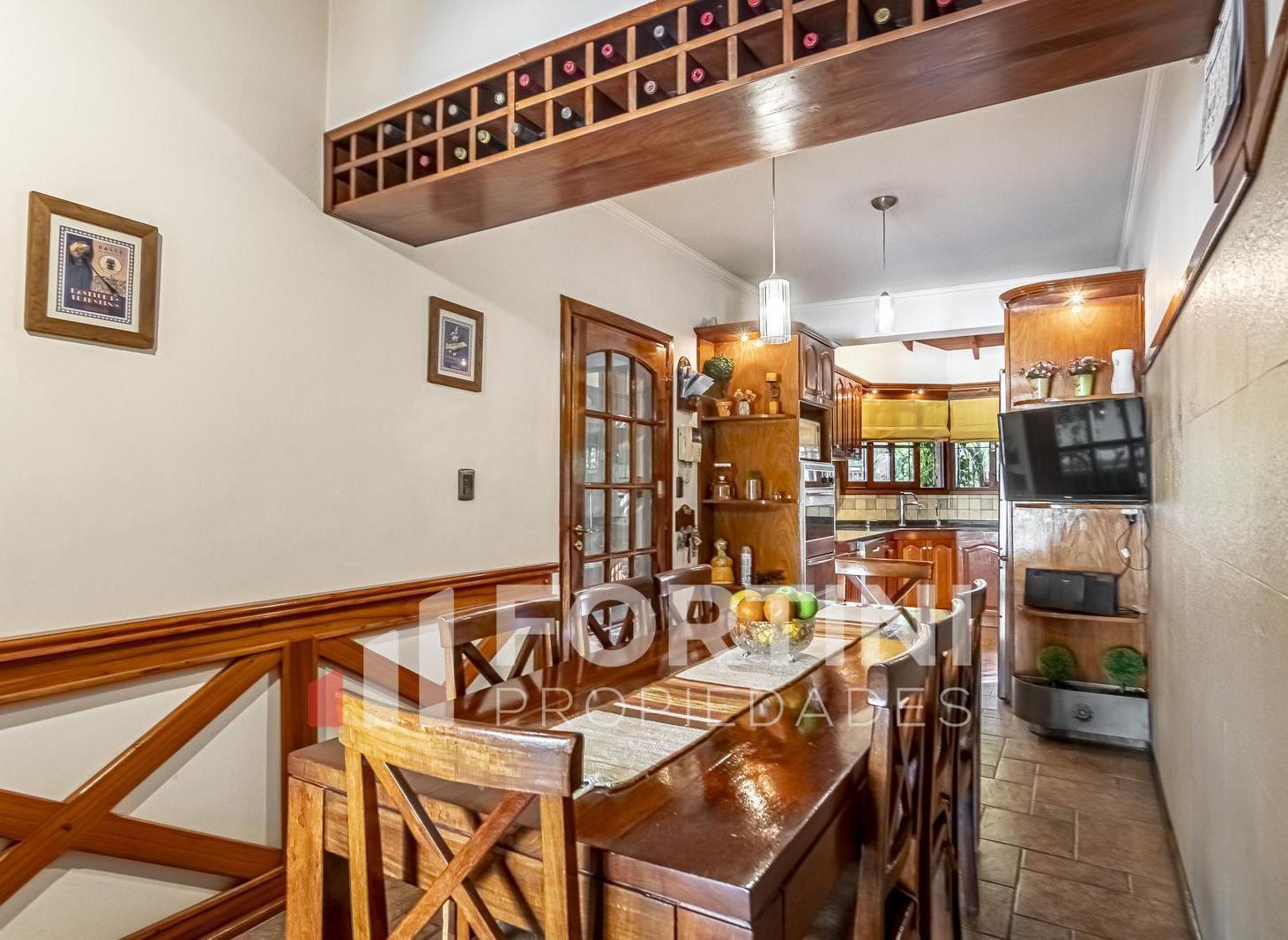 Foto de Venta Casa Chalet Jardín Pileta Plaza Mitre Zona Holters, imagen 5