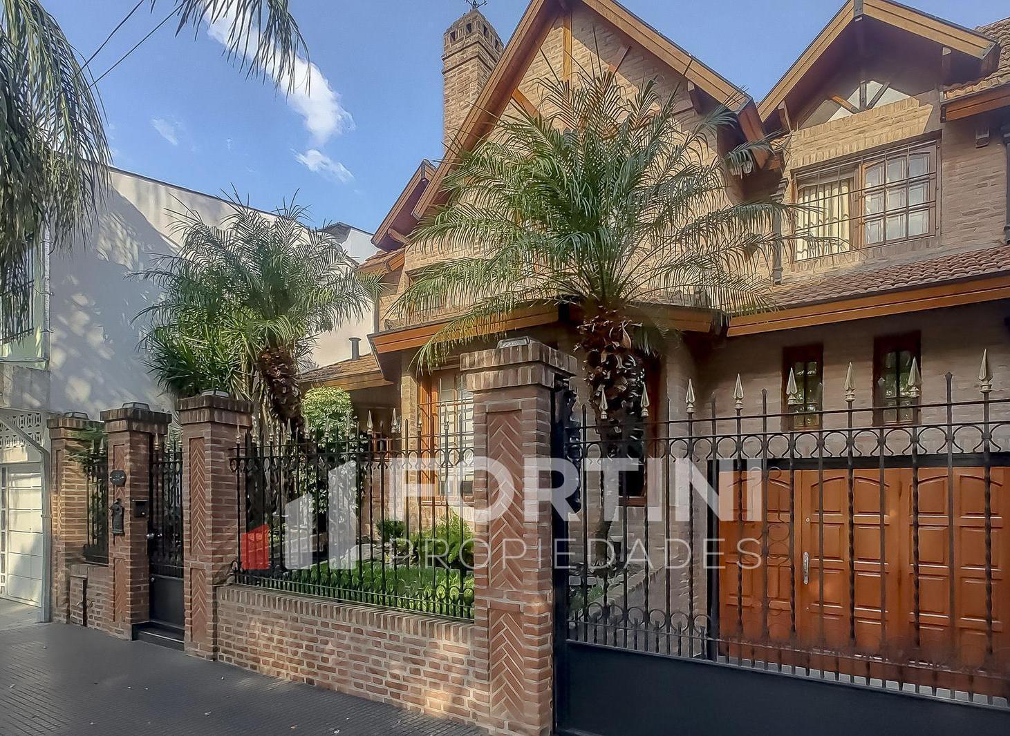 Foto de Venta Casa Chalet Jardín Pileta Plaza Mitre Zona Holters, imagen 2