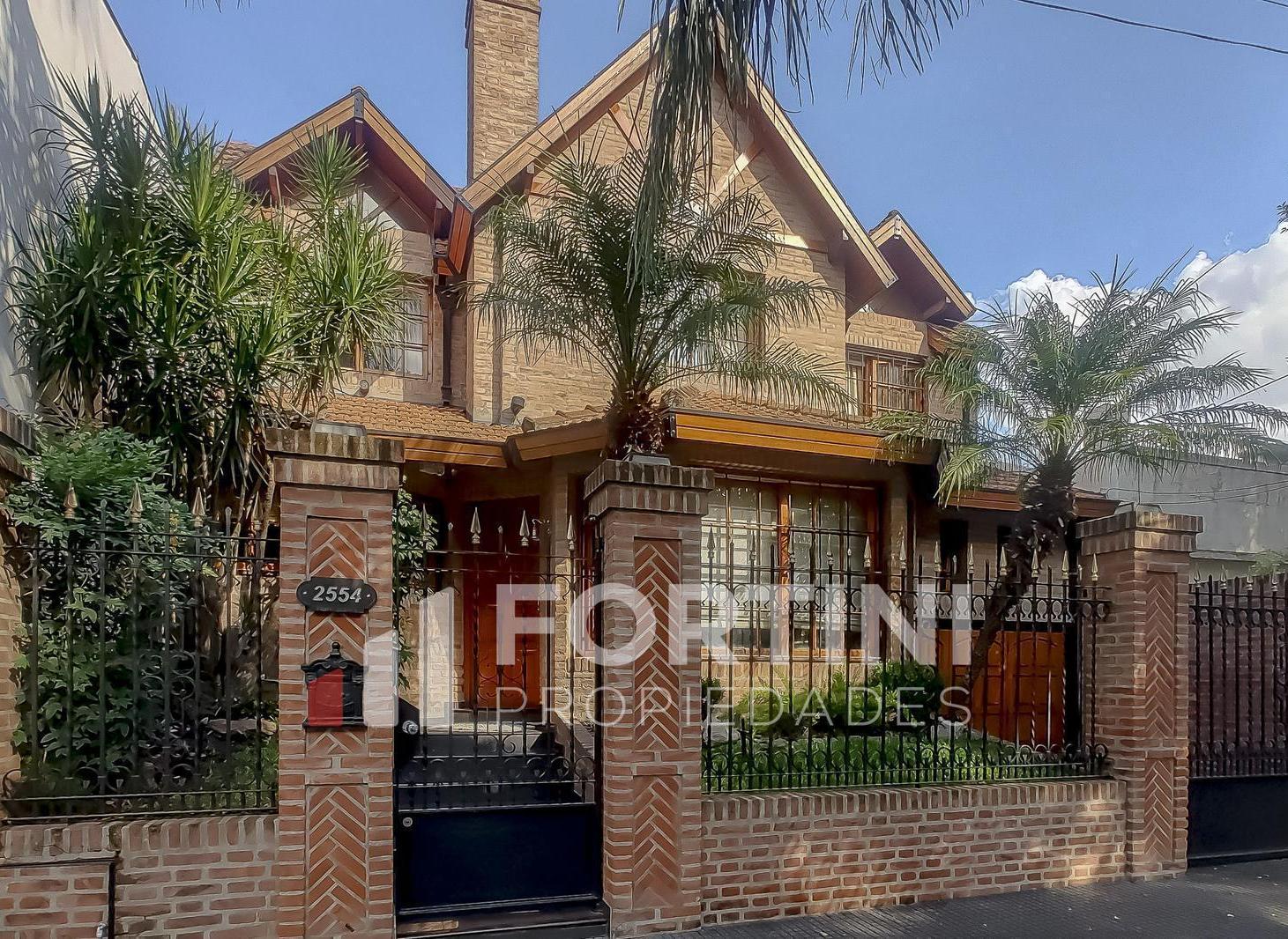 Foto de Venta Casa Chalet Jardín Pileta Plaza Mitre Zona Holters, imagen 1