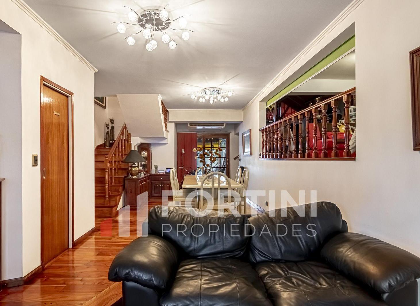 Foto de Venta Casa Chalet Jardín Pileta Plaza Mitre Zona Holters, imagen 3